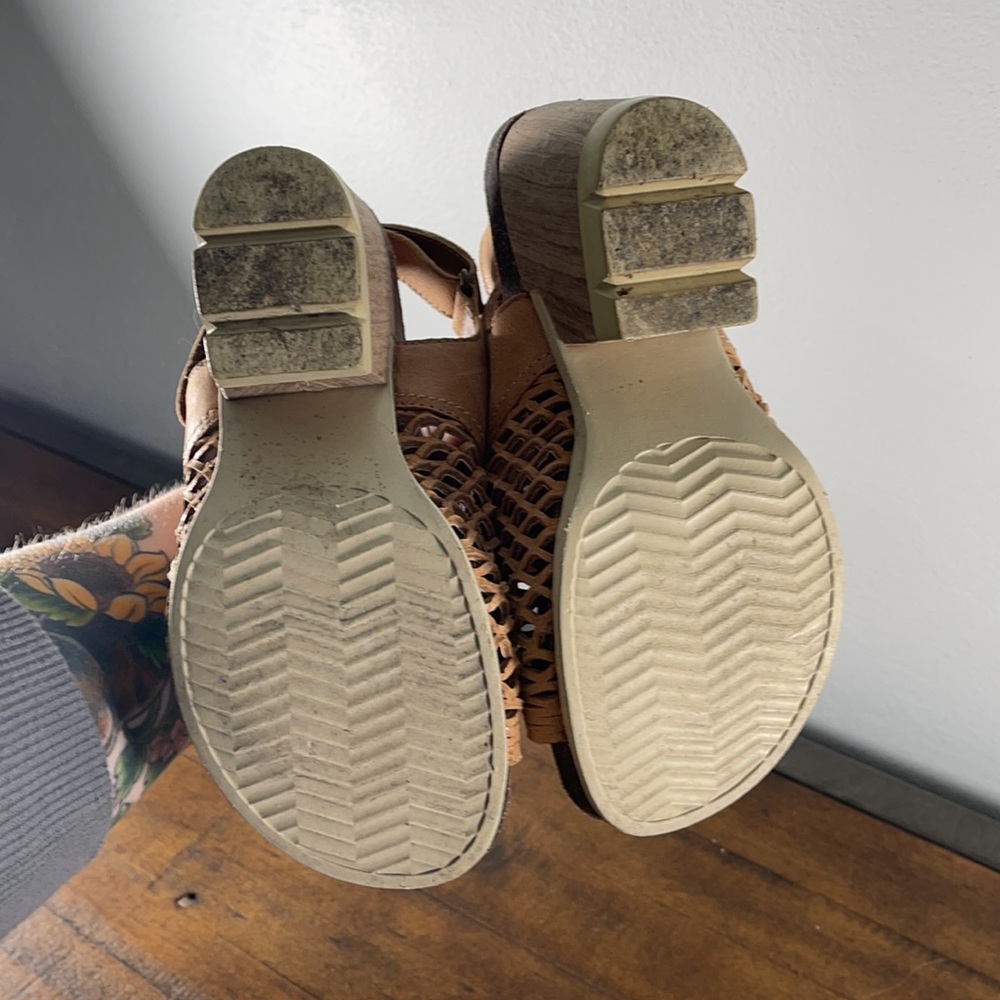 OTBT Tan Leather Cutout Wedges - Picture 9 of 10
